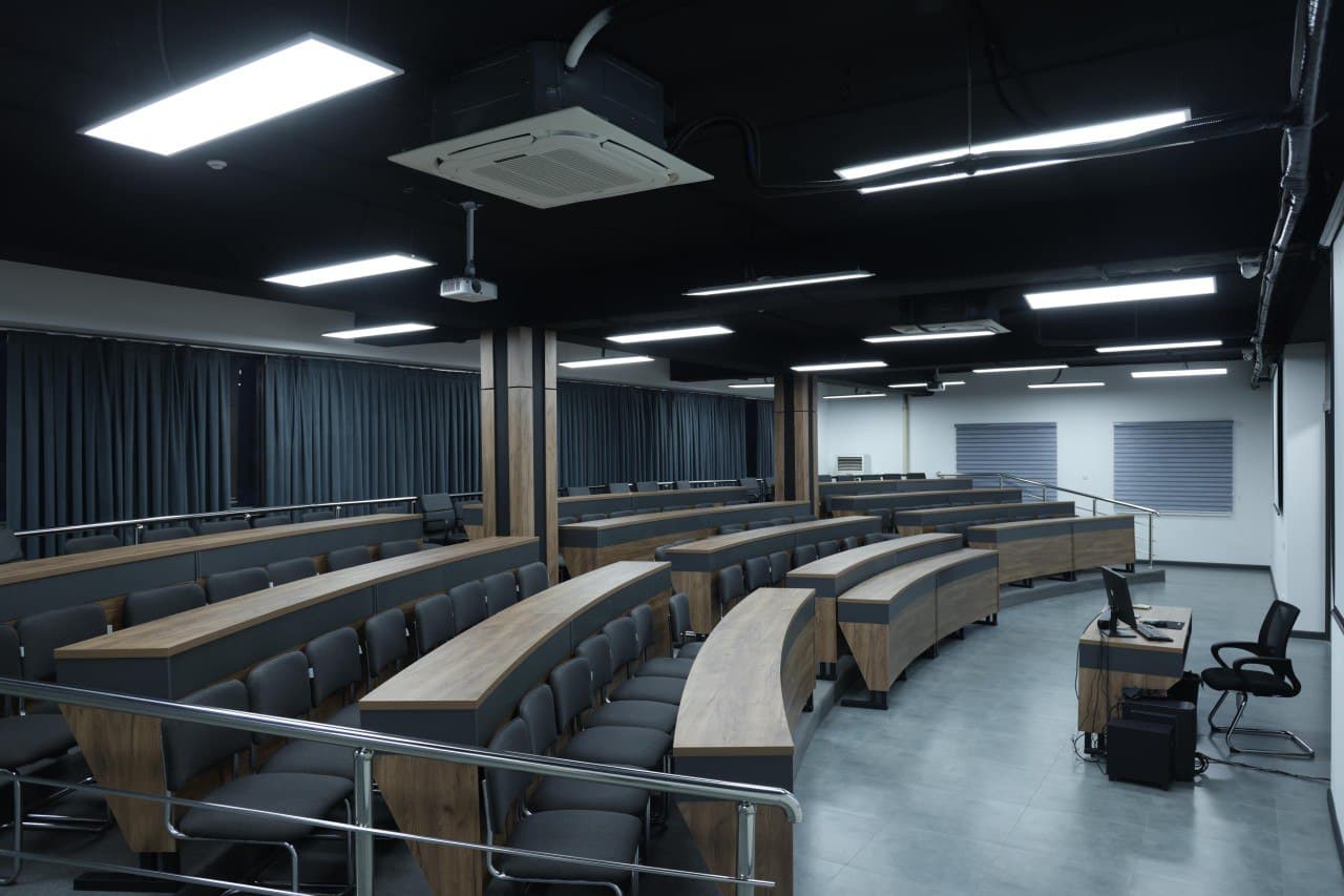 Conference Zone (EM80) 2