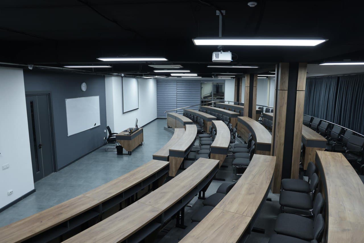 Conference Zone (EM80) 1