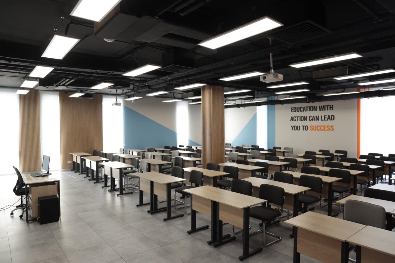 Lecture Room (EM120) 1