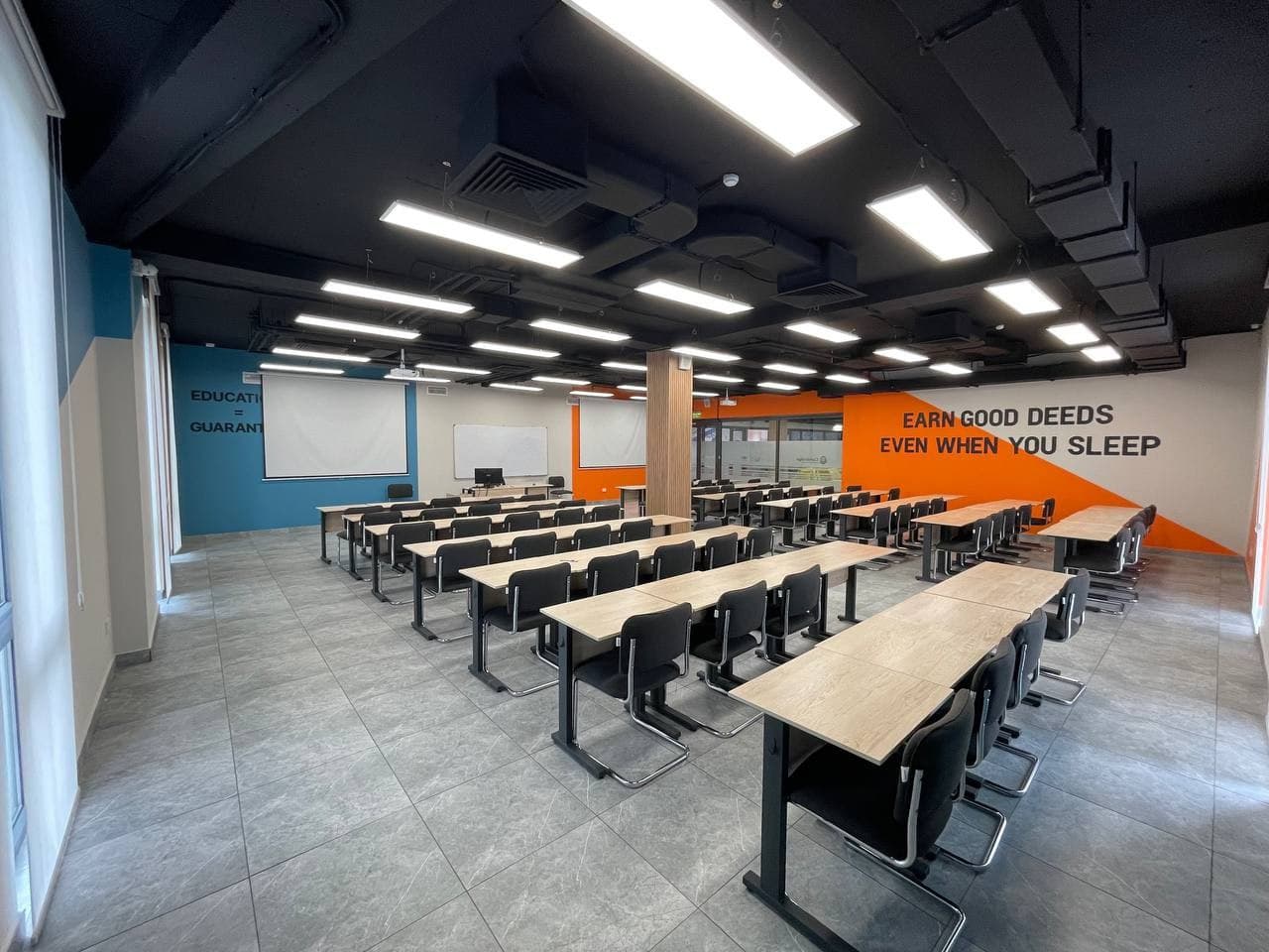 Lecture Room (EM120) 4