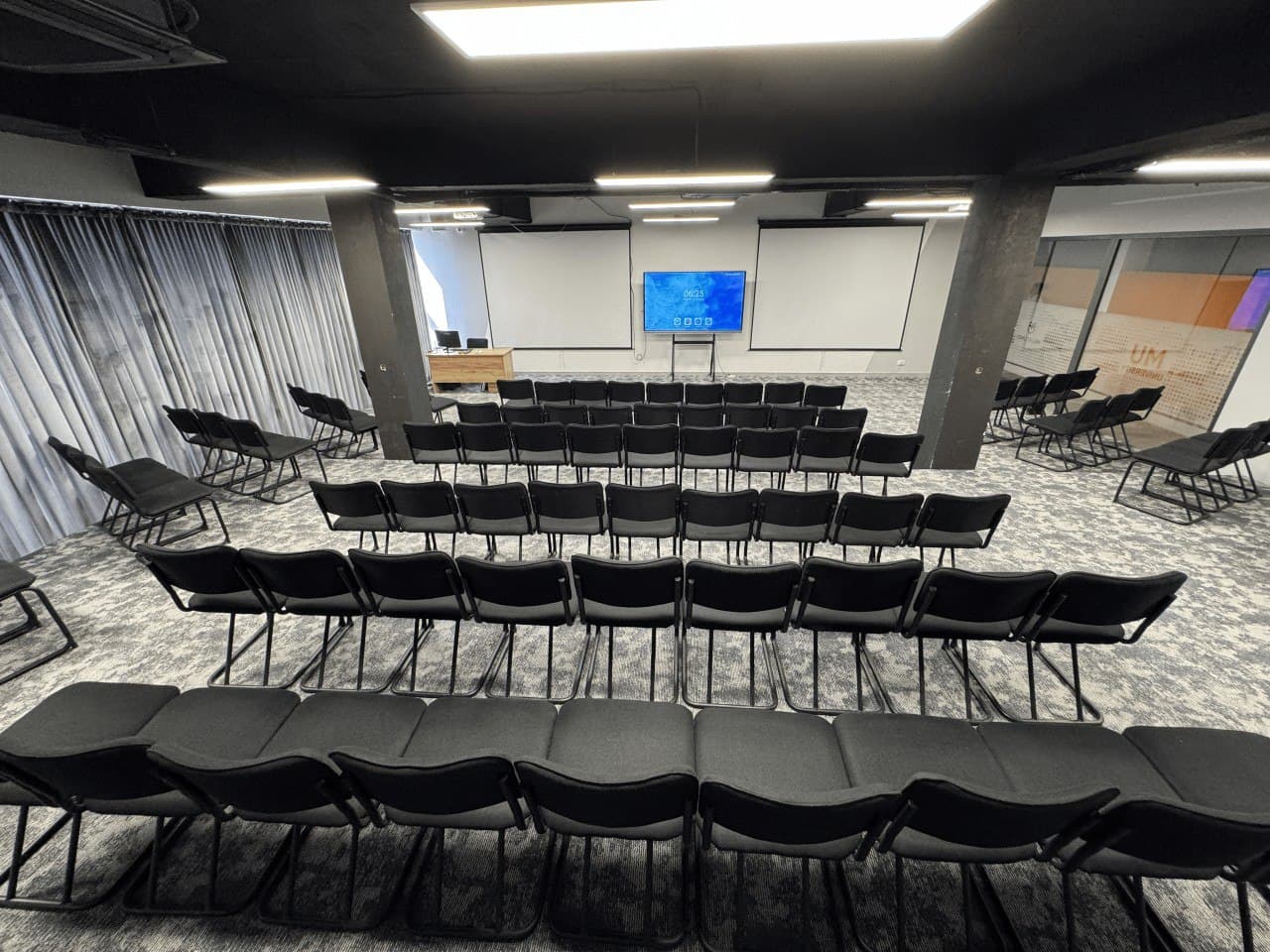 Teaching Room (EM100) 2