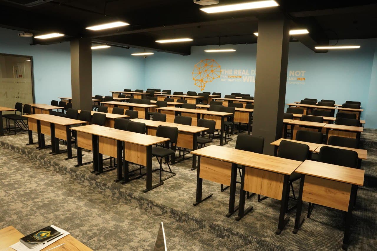 Teaching Room (EM100) 4