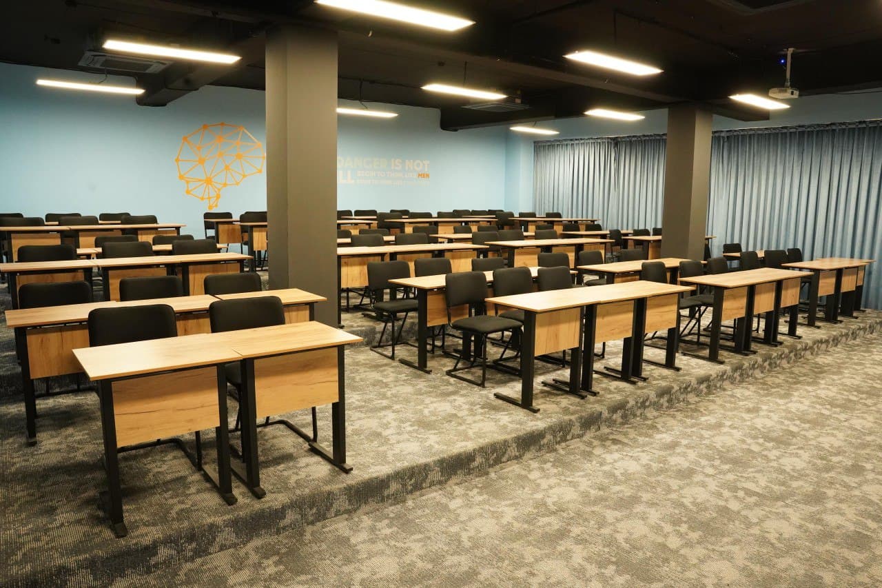 Teaching Room (EM100) 5